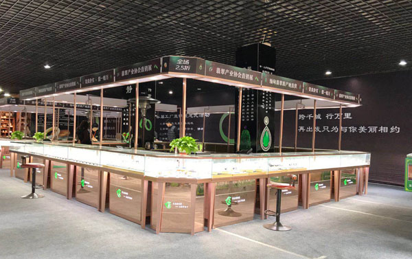 鴻鈦為珠寶企業(yè)定制的高檔珠寶展示柜 鴻鈦為珠寶企業(yè)定制的高檔珠寶展示柜