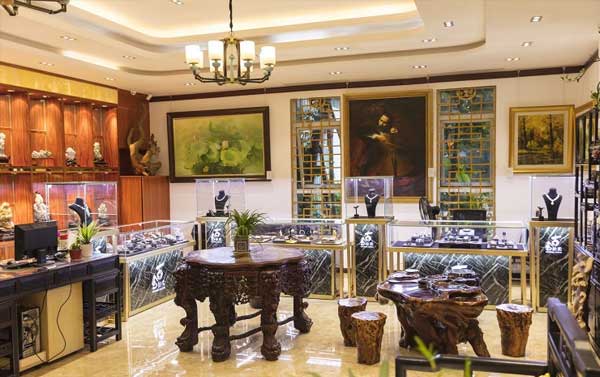 成都珠寶展柜定制選擇鴻鈦，行業(yè)中的佼佼者