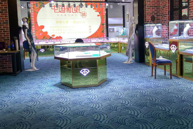 圓形珠寶展柜深入分析的三個優(yōu)點 圓形珠寶展柜深入分析的三個優(yōu)點